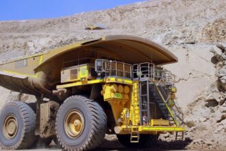 Minera Sierra Gorda incorpora 40 camiones para optimizar logística minera