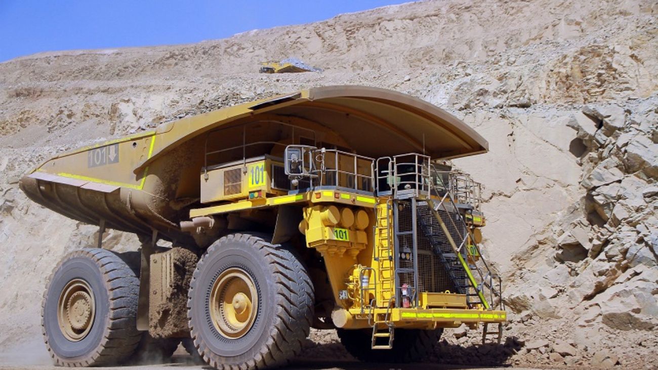 Minera Sierra Gorda incorpora 40 camiones para optimizar logística minera Minera Sierra Gorda incorpora 40 camiones para optimizar logística minera