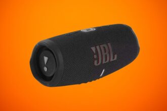 JBL Charge 5: altavoz Bluetooth potente y compacto para tus fiestas navideñas