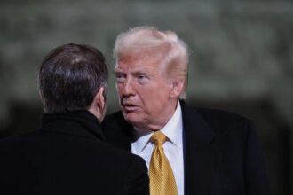 Trump agiliza permisos para inversiones de mil millones de dólares