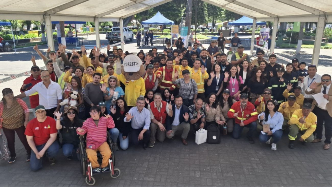 Feria de Prevención de Incendios Forestales en Plaza de Armas Feria de Prevención de Incendios Forestales en Plaza de Armas
