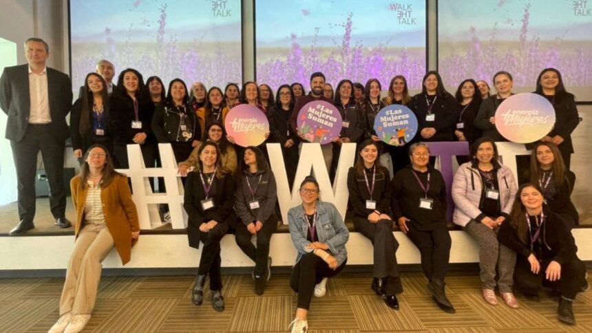 Programa de formación para mujeres líderes en energía chilena