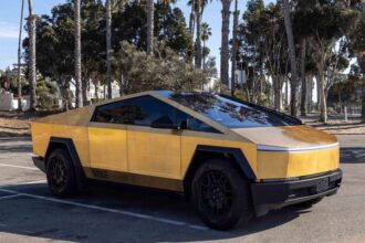 Subasta de la Teslita Cybertruck recubierta de oro sorprende en Cars&Bids