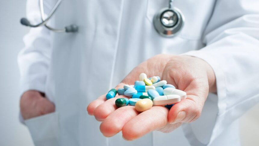 Falta de medicamentos controlados en Hospital de Carabineros genera polémica