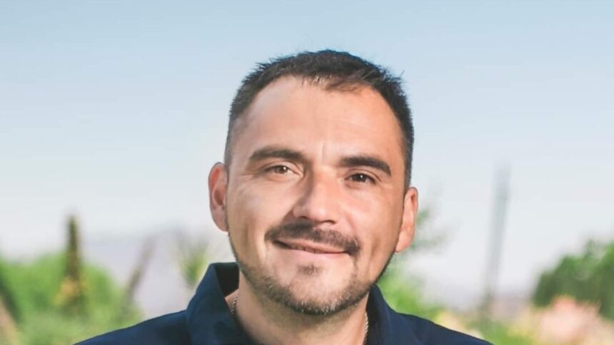 Investigación revela uso indebido de maquinaria municipal por alcalde de La Calera