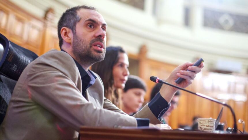 Pugna en el Senado chileno por proyecto de ley "permisología"