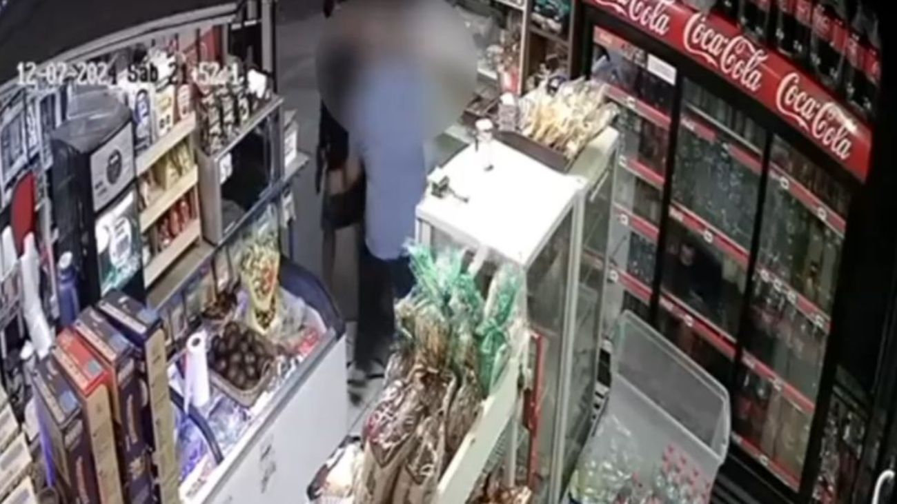 Asaltan minimarket cerca de casa de presidente Boric en Santiago ¡Exigen seguridad! Asaltan minimarket cerca de casa de presidente Boric en Santiago ¡Exigen seguridad!