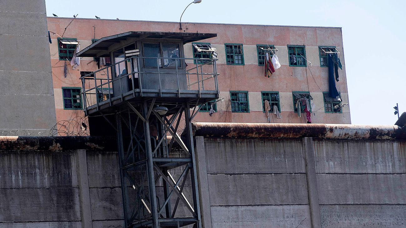 Parlamentarios piden urgencia a proyecto de ley para aislar reos peligrosos