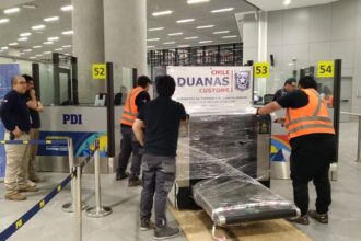 Desorden y falta de escáner en aduanas del Aeropuerto de Santiago