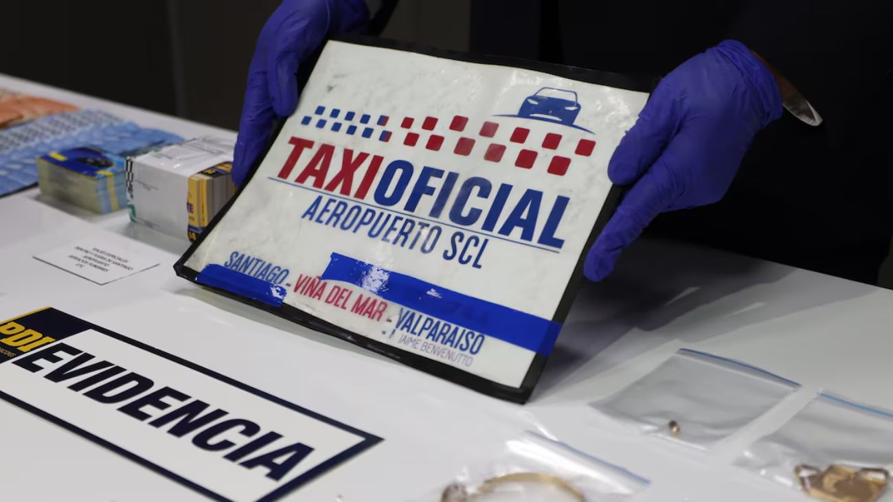Desarticulada banda de taxistas informales estafadores en Aeropuerto de Santiago