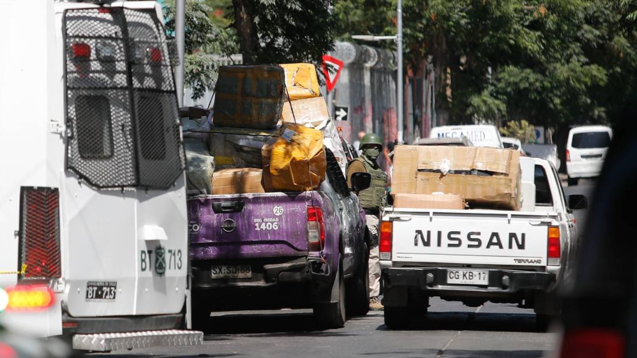 Allanamiento en Santiago: Descubren bodega de ropa falsificada en operativo policial