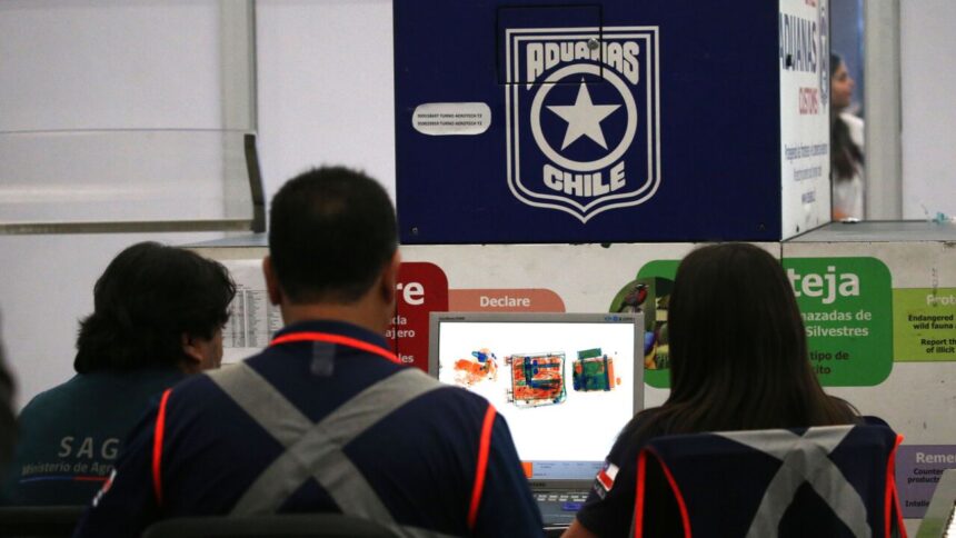 Irregularidades en la Aduana Metropolitana de Chile: Obligaciones y Medidas Impuestas