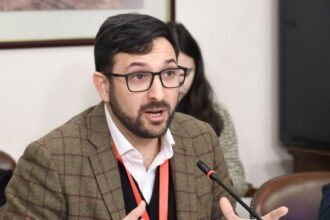 Escándalo por reunión de Crispi con Huawei revela conexiones dudosas