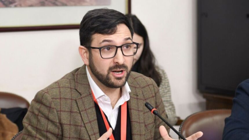 Escándalo por reunión de Crispi con Huawei revela conexiones dudosas