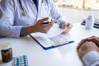 Médico indemniza con $89,000 a paciente por efectos secundarios de medicamento