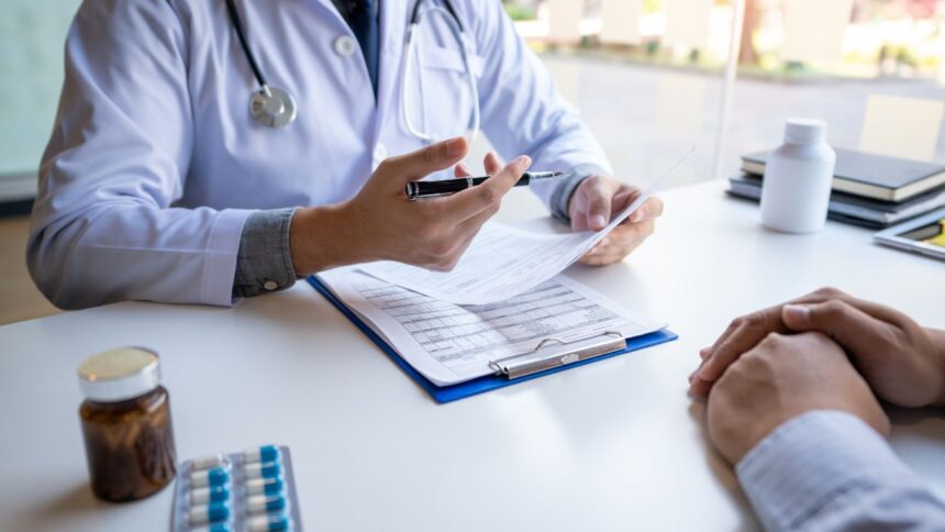 Médico indemniza con $89,000 a paciente por efectos secundarios de medicamento