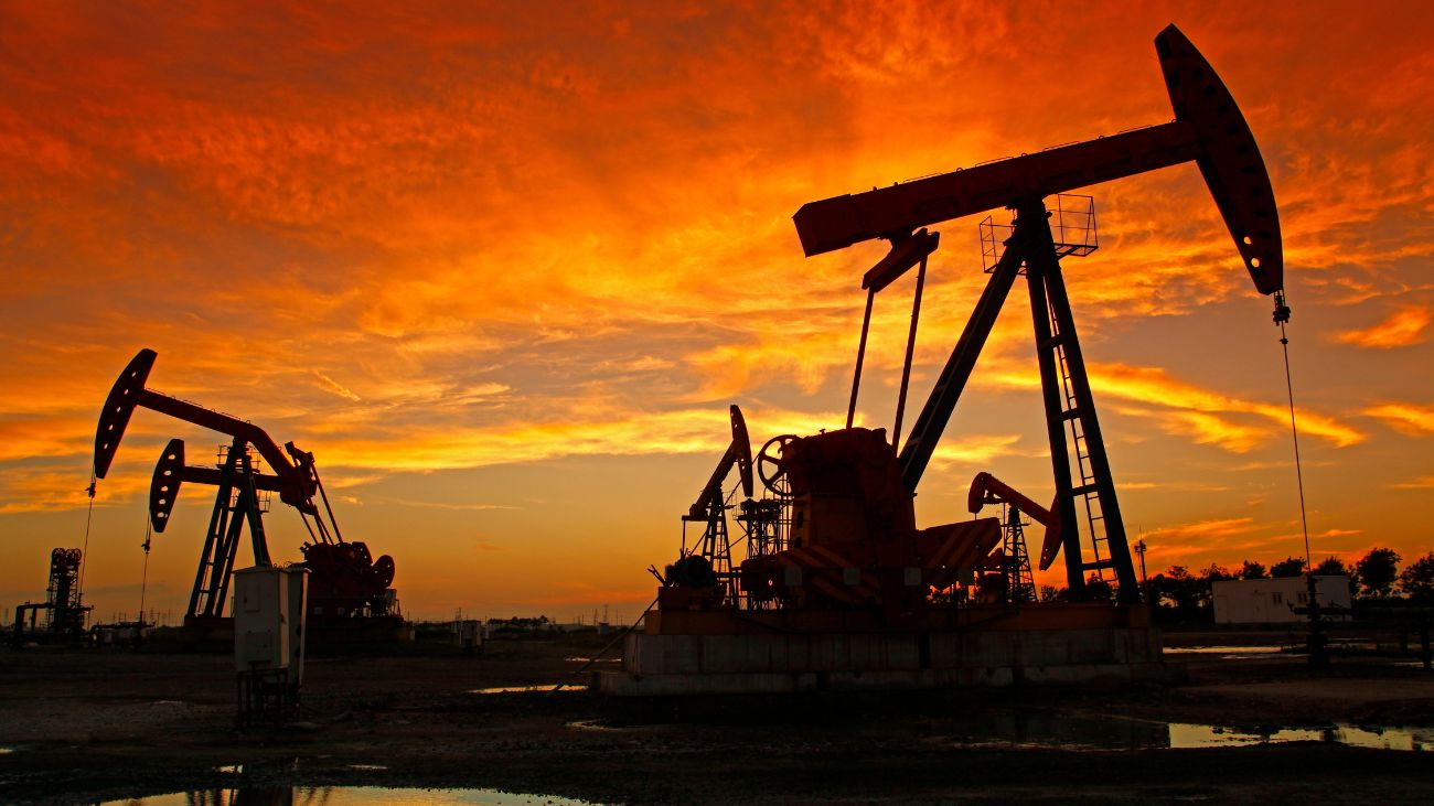 Perspectivas del mercado petrolero en 2025: desequilibrio entre oferta y demanda