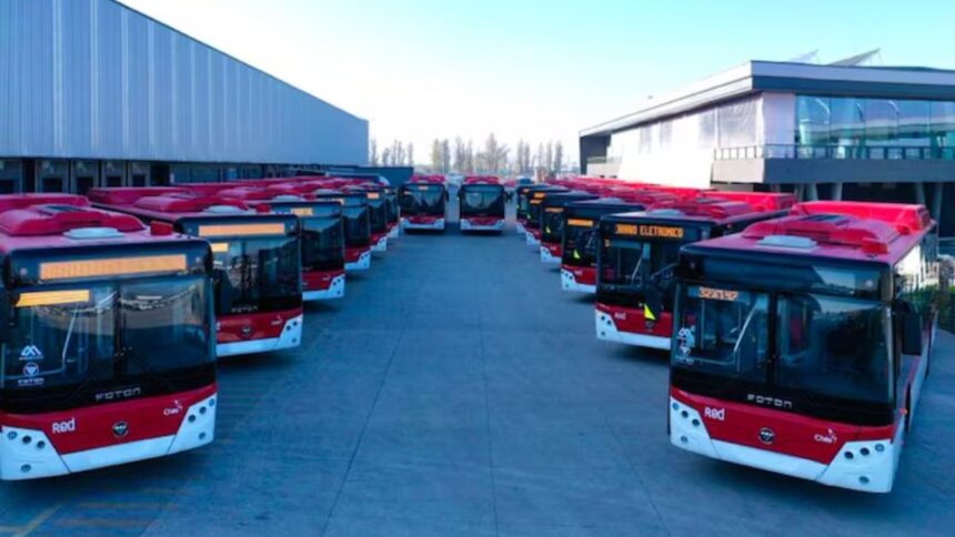 Santiago lidera en buses eléctricos: un avance en transporte público