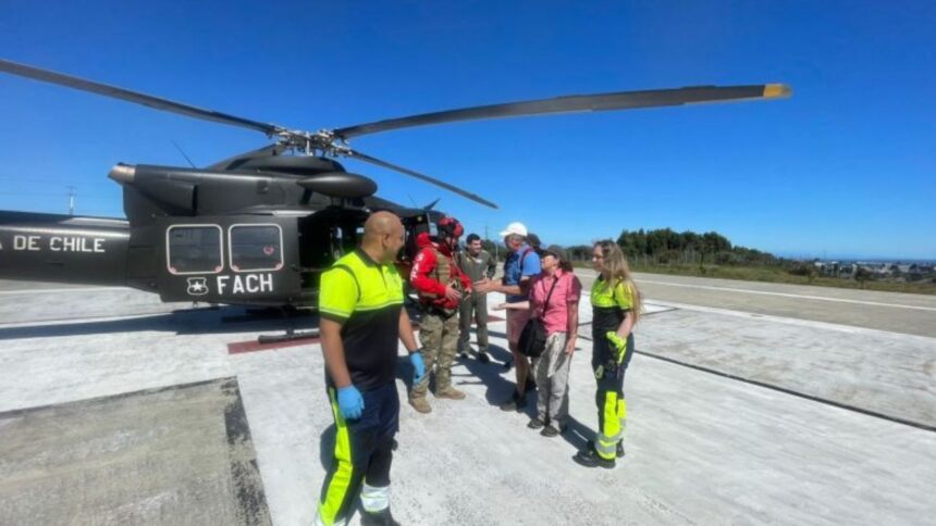 Helicóptero capota en Cochamó pero piloto y ocupantes resulatan ilesos