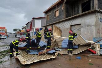Ciclón Chido en Mayotte deja 14 muertos y graves daños