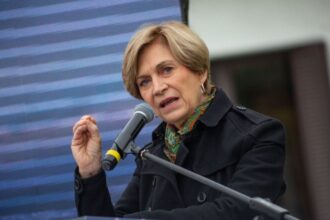 Cadem: Evelyn Matthei lidera preferencias presidenciales a pesar del desorden.