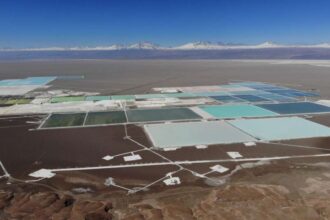 Albemarle anuncia pérdidas de más de $1.000 millones y ajustes internos por caída en precios del litio y sobreoferta