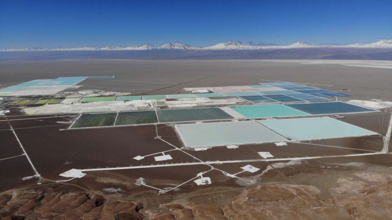 Albemarle anuncia pérdidas de más de $1.000 millones y ajustes internos por caída en precios del litio y sobreoferta