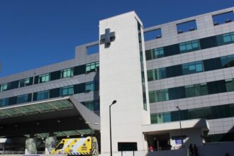 Largas filas y aglomeraciones en el Hospital Regional de Concepción