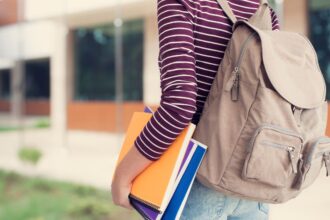 Carreras saturadas: cómo afectan tu futuro laboral y qué hacer