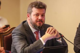 Johannes Kaiser cuestiona relevancia de título universitario para ser presidente