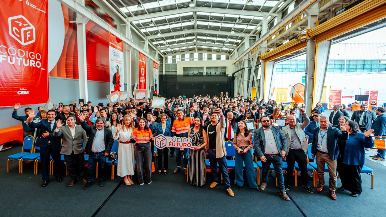 Fortaleciendo habilidades digitales en estudiantes de tercero y cuarto medio en Antofagasta - Más de 2.300 egresados