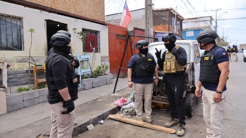 Desmantelan red de microtráfico en Antofagasta: 24 detenidos y drogas confiscadas
