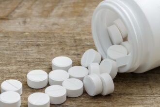 Paracetamol: nuevos riesgos en mayores de 65 años por consumo prolongado