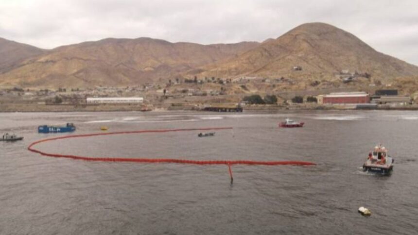 Simulacro preventivo en el puerto Barquito de Codelco Salvador: preparados ante un derrame de hidrocarburos