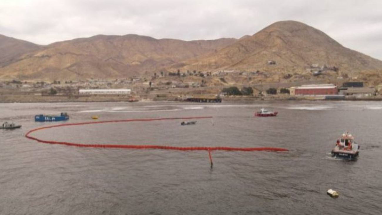 Simulacro preventivo en el puerto Barquito de Codelco Salvador: preparados ante un derrame de hidrocarburos Simulacro preventivo en el puerto Barquito de Codelco Salvador: preparados ante un derrame de hidrocarburos