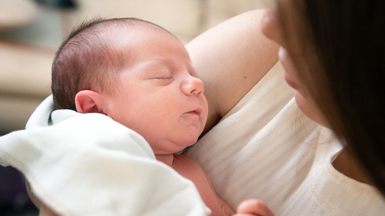 Aumenta demanda de familias de acogida para bebés con abstinencia