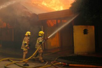 Incendio en Lota deja un adulto mayor fallecido y casas quemadas