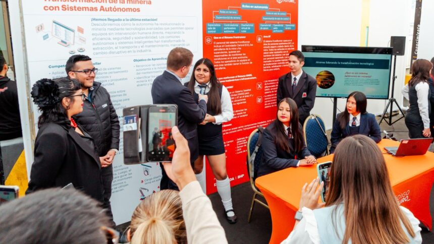 Programa Código Futuro en Chile celebra egreso de más de 2.300 estudiantes