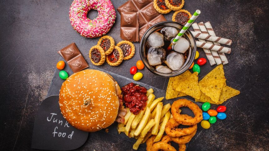 Alimentos a evitar para vivir más: consejos de un experto en longevidad