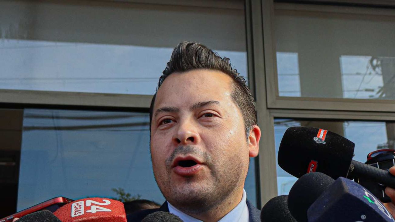 Alcalde de Coronel enfrenta querella por millonarias deudas con embotelladora