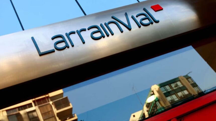 Larraín Vial anuncia programa de reparación para afectados por caso Factop