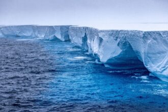 Desprendimiento del Iceberg A23a: Implicaciones y trayectoria en aguas árticas