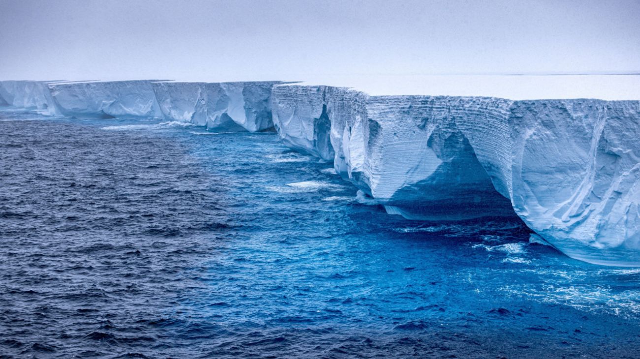 Desprendimiento del Iceberg A23a: Implicaciones y trayectoria en aguas árticas Desprendimiento del Iceberg A23a: Implicaciones y trayectoria en aguas árticas