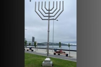 Polémica por candelabro judío en Puerto Montt: controversia y disputa política