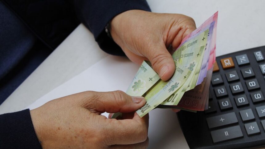 Beneficios pre-navideños: Chile entrega bonos y pensiones antes de Navidad