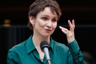 Ministra del Interior descarta amnistía general a migrantes irregulares