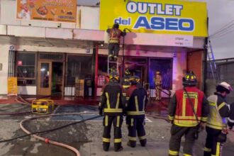 Incendio en Temuco: dos locales destruidos por llamas voraces