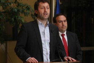 Diputados de la UDI buscan extender bono de Carabineros a todos