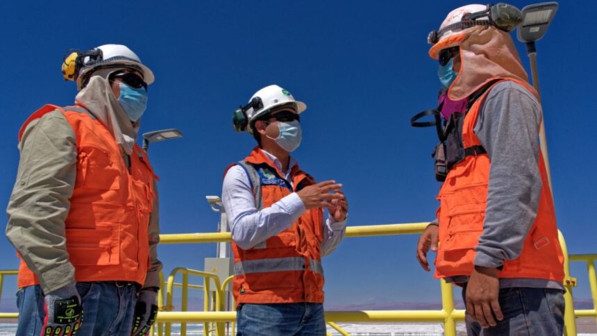 Oportunidades laborales en SQM Litio: postula para trabajar en el Salar de Atacama y Santiago