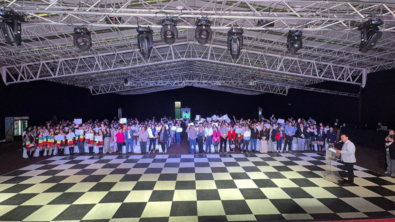 120 estudiantes se gradúan de Escuela de Jóvenes Líderes para la Minería en Chile 120 estudiantes se gradúan de Escuela de Jóvenes Líderes para la Minería en Chile